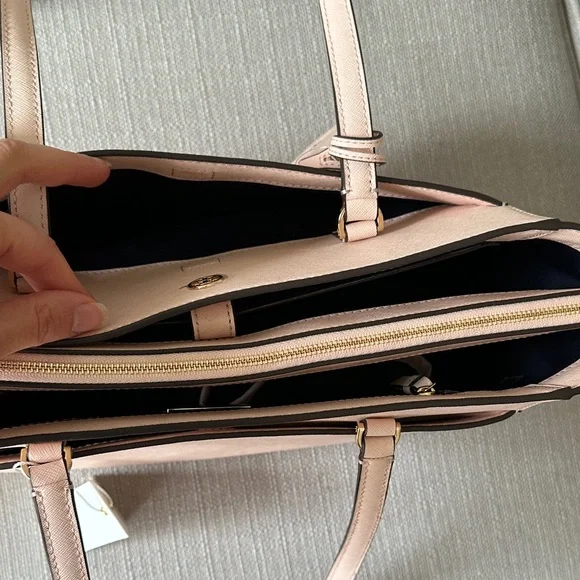 Tory Burch Robinson small Tote in pale apricot - Picture 6 of 14